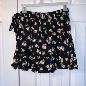 Hollister black/floral skort - size XS